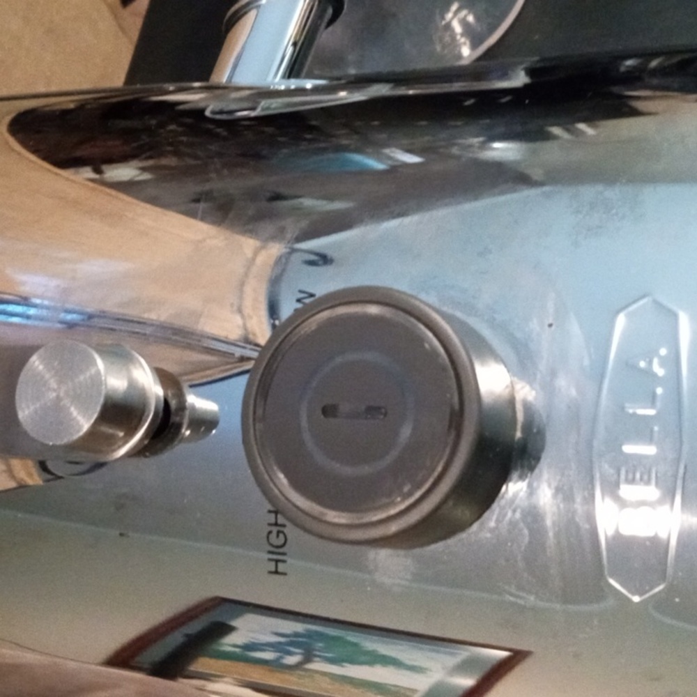 Bella Juice Extractor - Picture 2 of 7